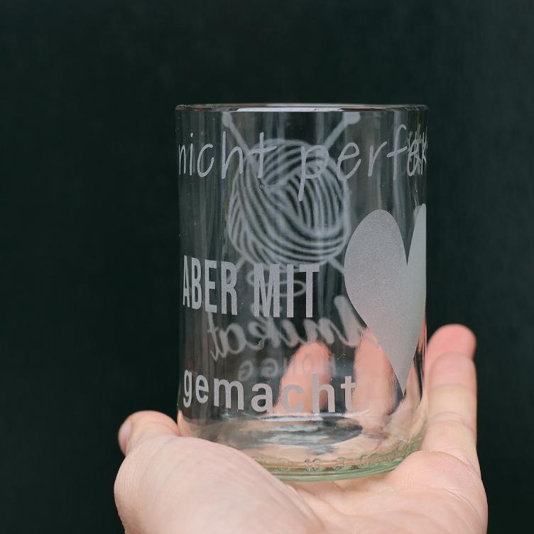 Handgemachtes Trinkglas mit Spruch - nicht perfekt aber mit Herz/Liebe gemacht