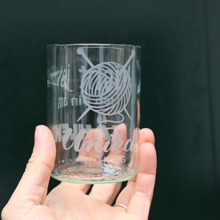 Handgemachtes Trinkglas mit Spruch - nicht jetzt, ich bin am zählen