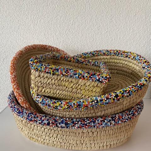Korb mit Glasperlenrand Massaistyle