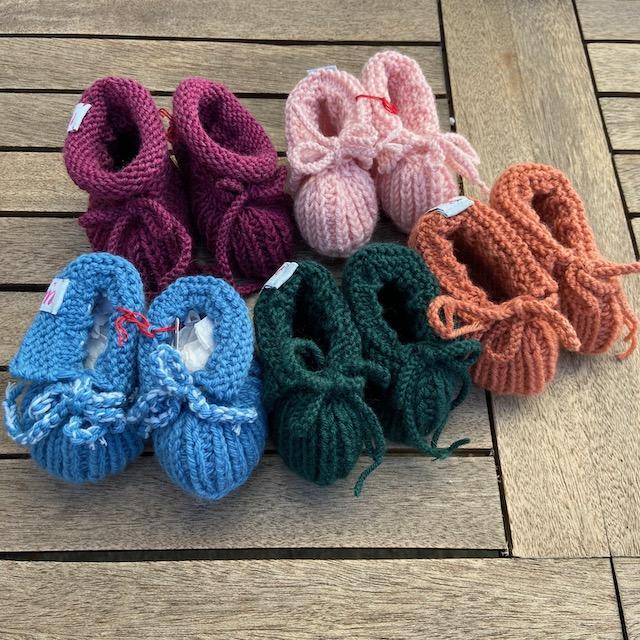 Babyschuhe Wolle handgestrickt div. Farben