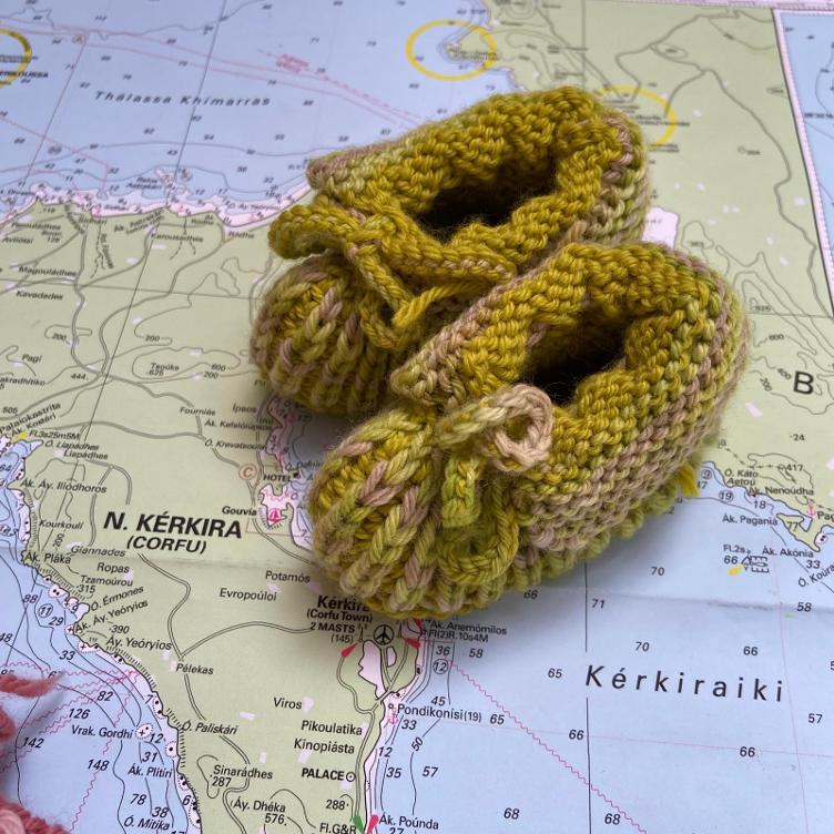 Babyfinkli/-schuhe Wolle 2farbig handgestrickt