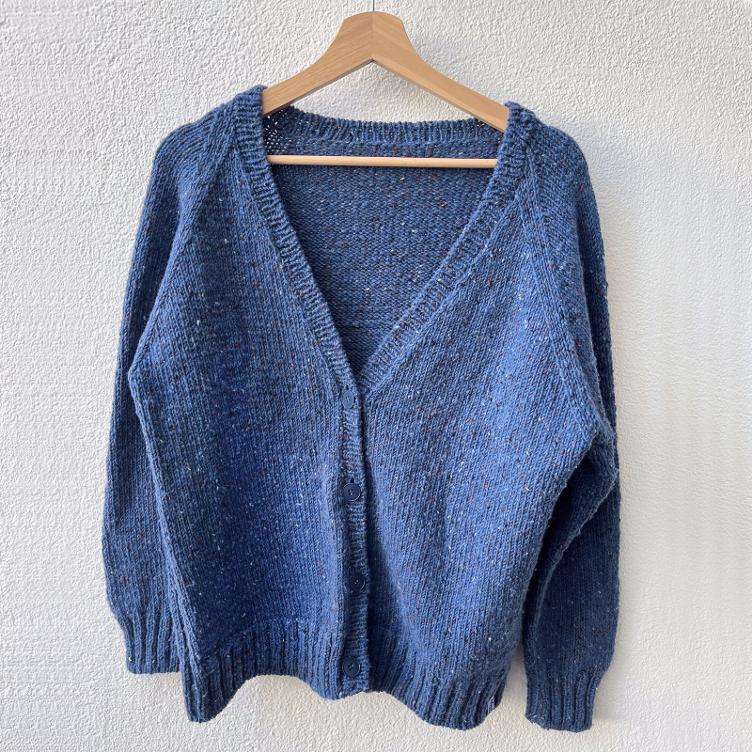 Cardigan Jacke Raglan aus Donegal Tweed+ handgestrickt