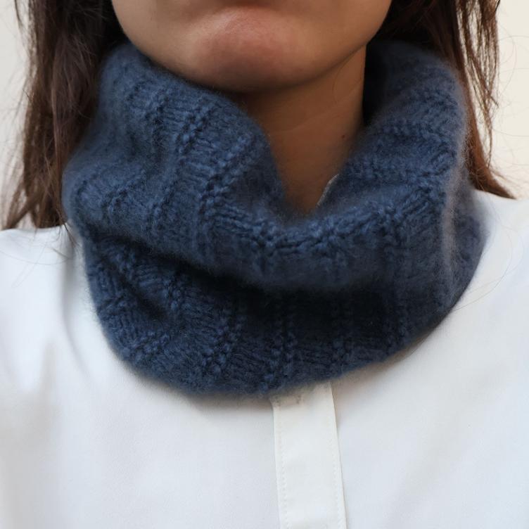 Rundschal / Loop aus Cashmere light `Judith`von Nitiknitti handgestrickt - 0