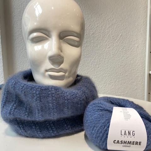 Rundschal / Loop aus Cashmere light `Judith`von Nitiknitti handgestrickt