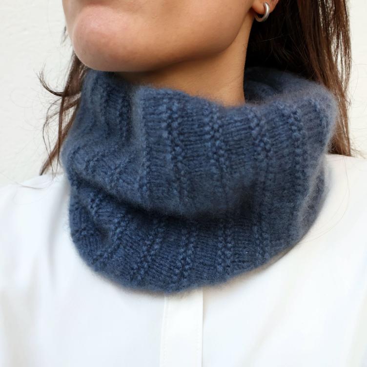 Rundschal / Loop aus Cashmere light `Judith`von Nitiknitti handgestrickt - 4