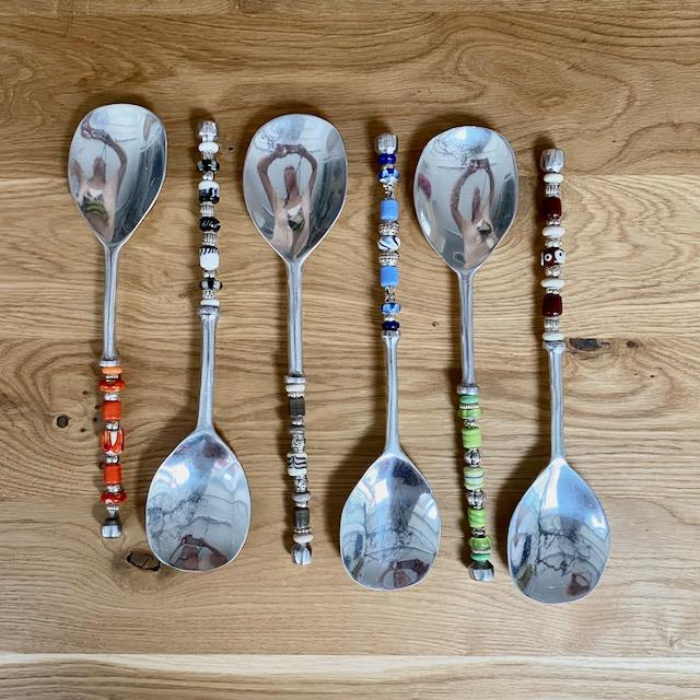 Servier-Löffel mit Galsperlen